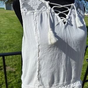 Aeropostale women’s size M tank top with lace, criss cross ties, white